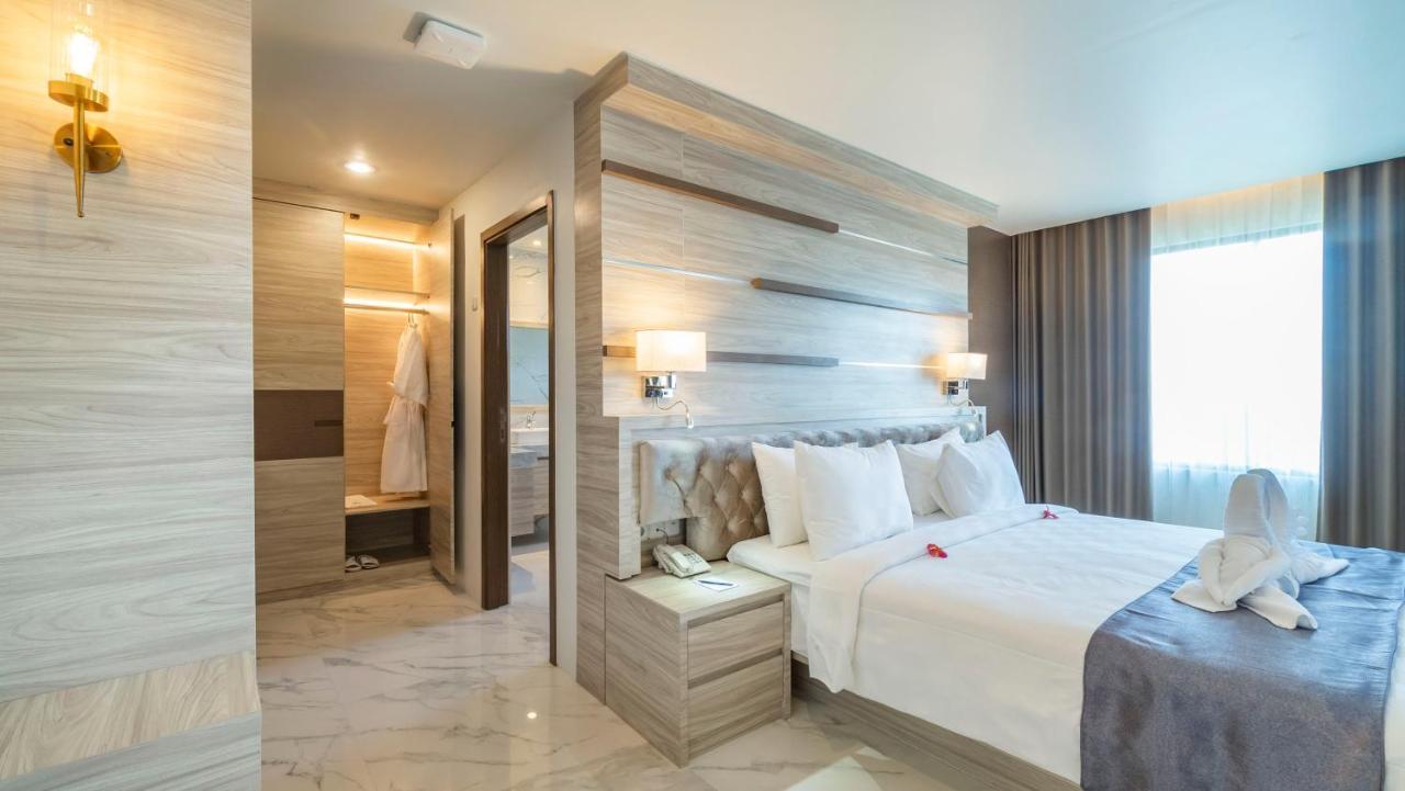 City Of Aventus Hotel - Denpasar エクステリア 写真
