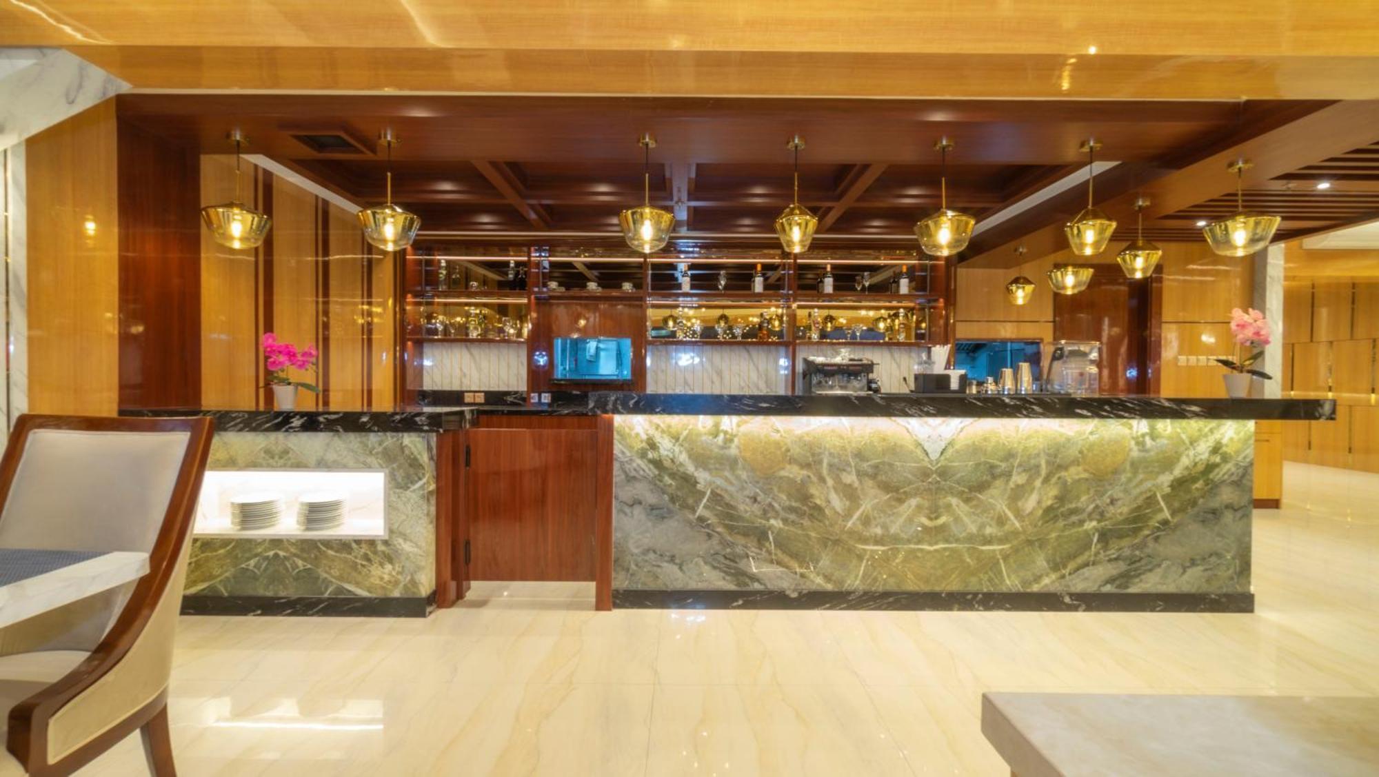 City Of Aventus Hotel - Denpasar エクステリア 写真