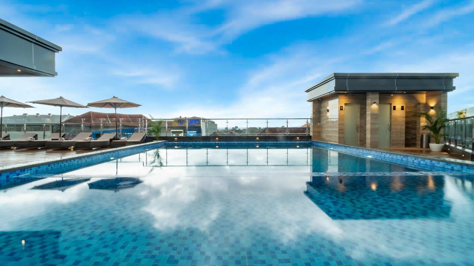 City Of Aventus Hotel - Denpasar エクステリア 写真