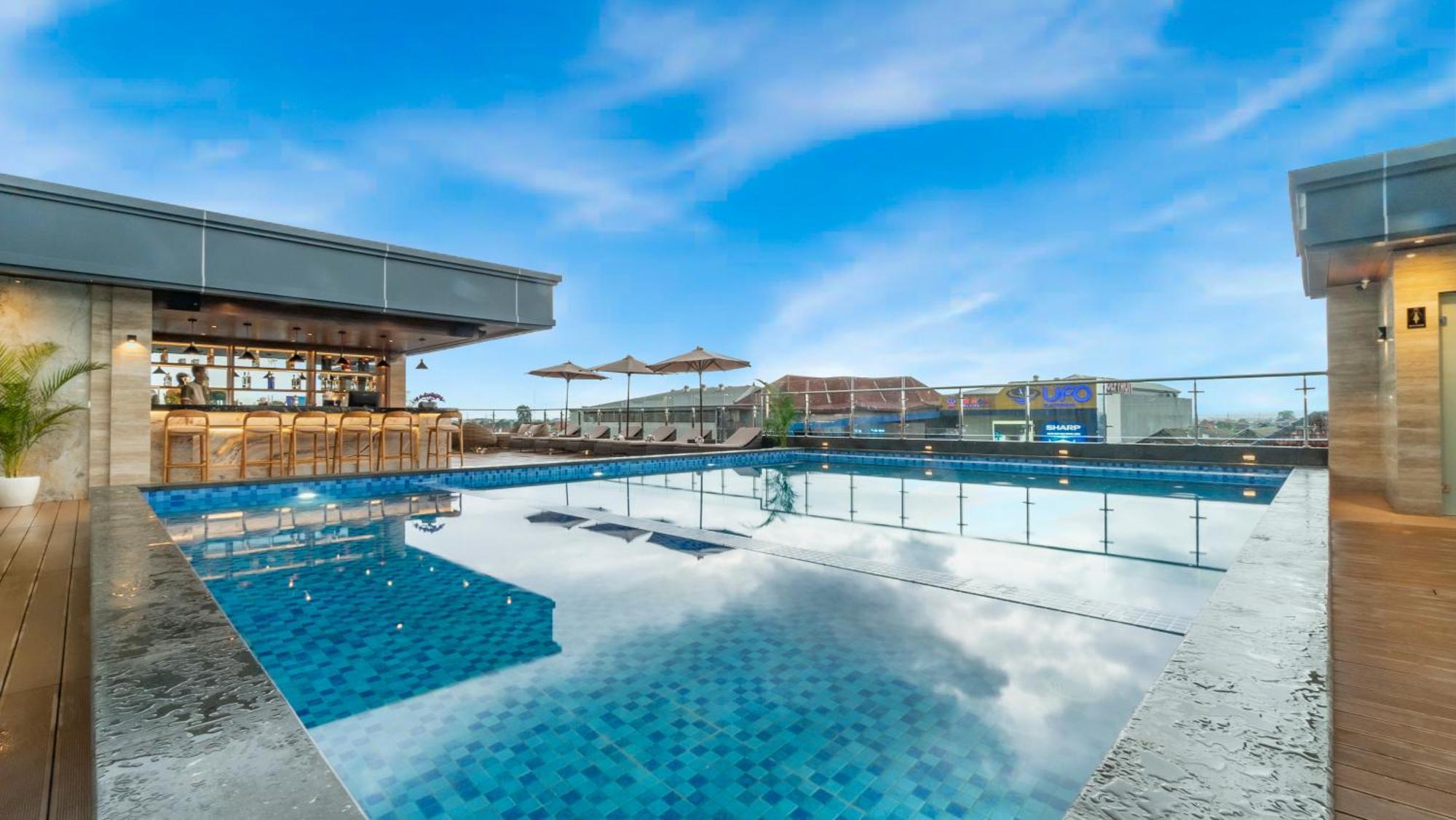 City Of Aventus Hotel - Denpasar エクステリア 写真
